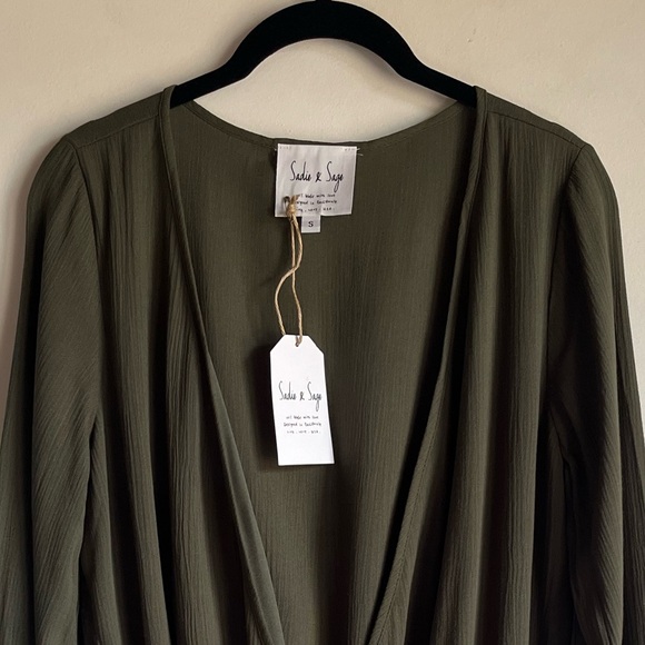 NEW Sadie & Sage Balloon Sleeve Cross Front Top in Green Size S Small Made in CA - Picture 2 of 6